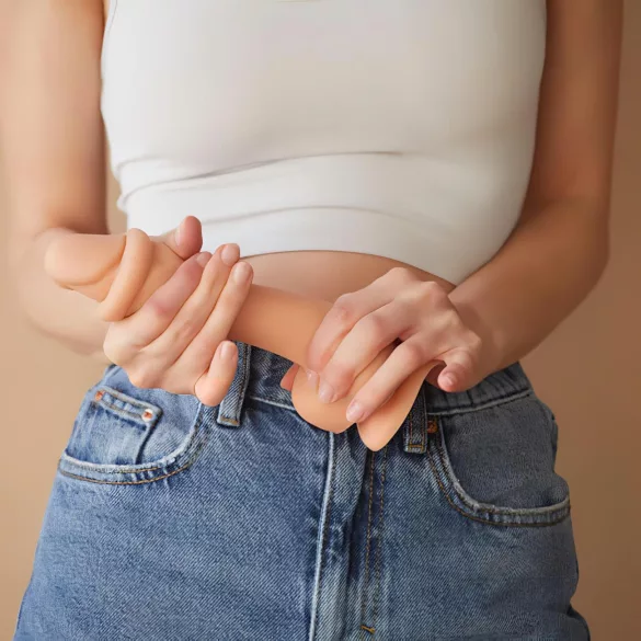 Strap-on-me M - dildo cu ventuză, dublu strat - culoare naturală